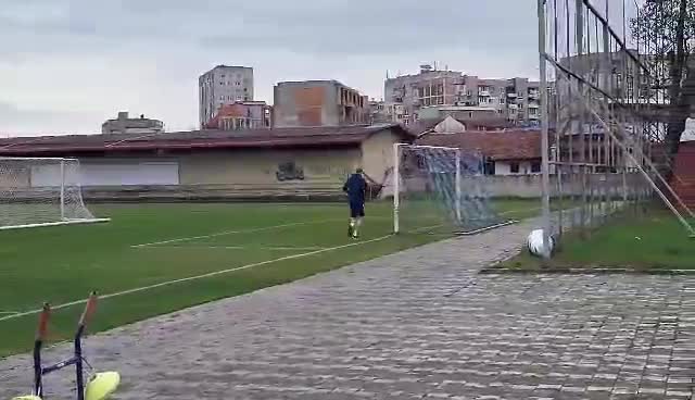 Андриан Краев тренира с Левски на "Герена"