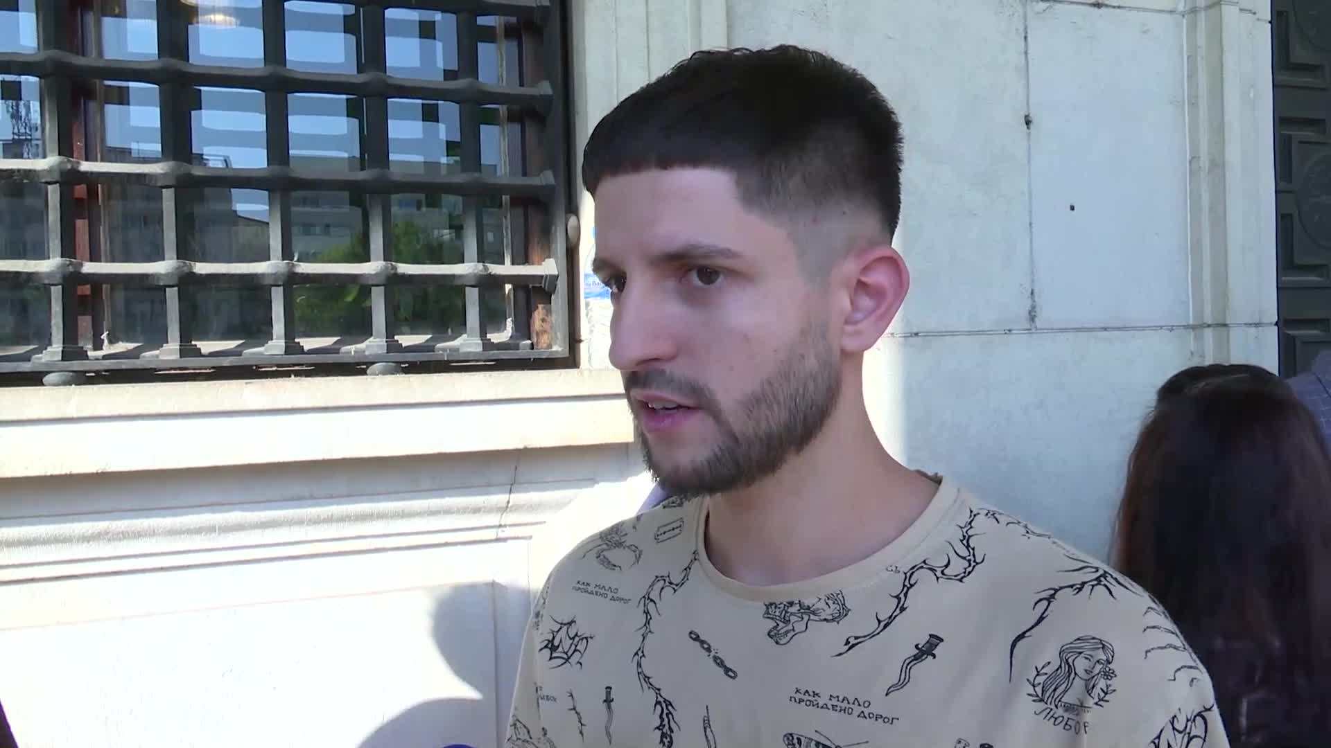 Опашка пред БНБ заради монета за Димитър Талев