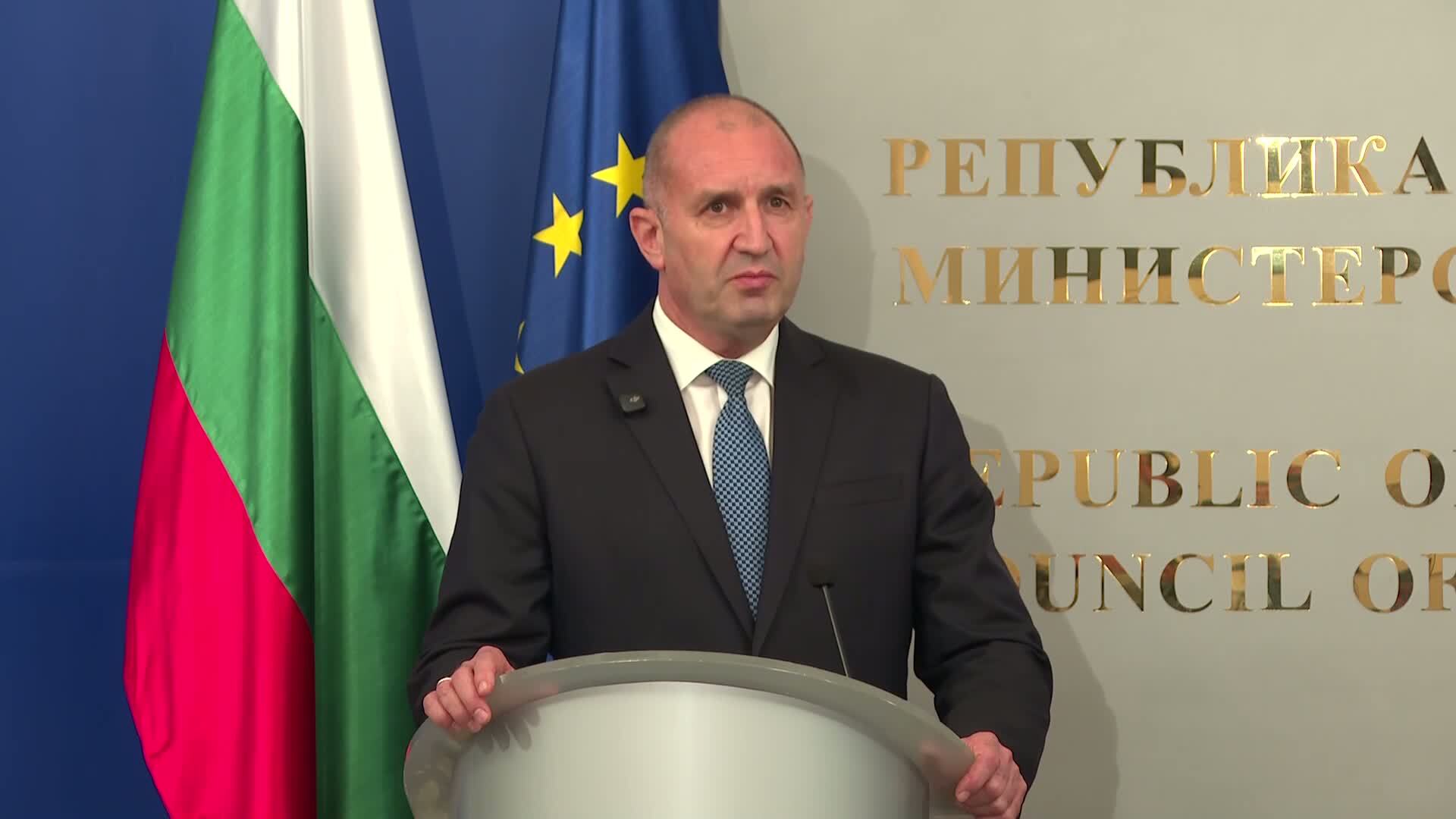 Смяна на властта в Министерския съвет: Андрей Гюров предаде щафетата на Румен Радев с доклад