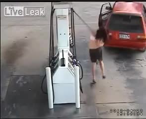 Вижте най-некадърният опит за кражба на гориво от бензиностанция!
