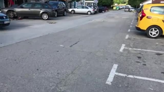 "Моята новина": Опасни дупки по Варненска улица