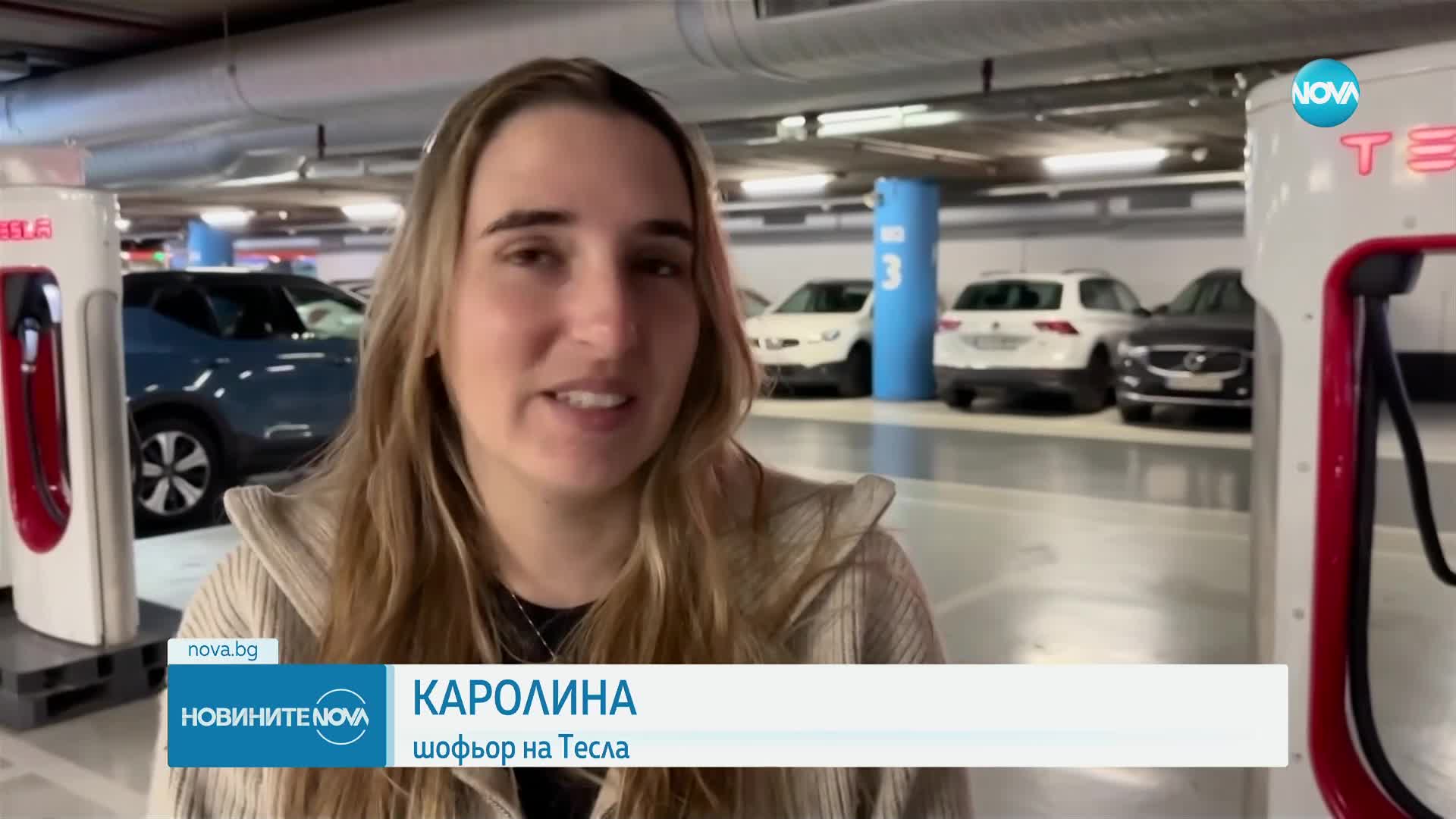 Протест срещу жеста на Мъск: Скулптор закачи изкуствена ръка върху зарядни станции за електромобили