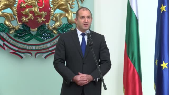 Президентът връчи националния флаг на българските антарктици