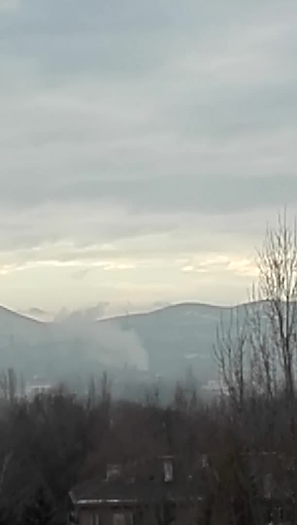 Мъглата в Перник е черна