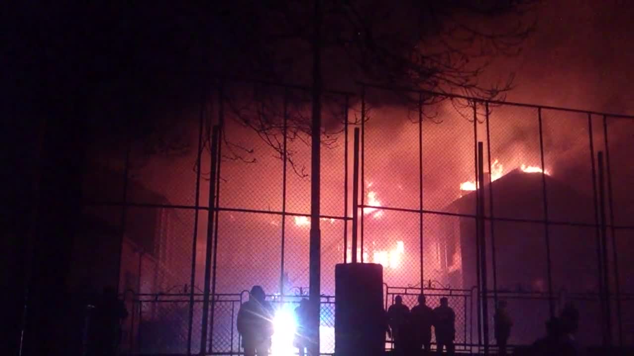 Изгоря училище "Христо Смирненски" в Карнобат