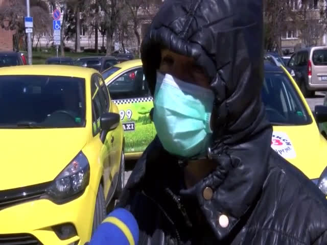 Таксиметрови шофьори протестират в центъра на София
