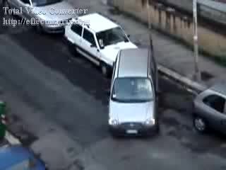 Жена Шофьор И Паркиране = Смях