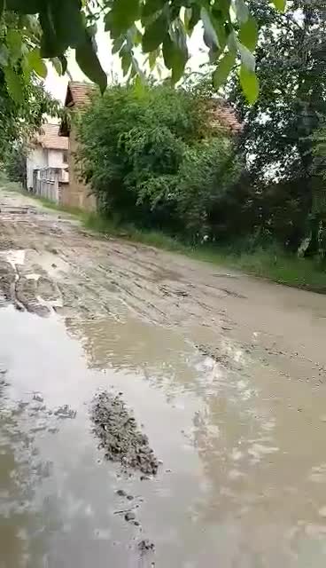 Улица в ужасно състояние след ремонт