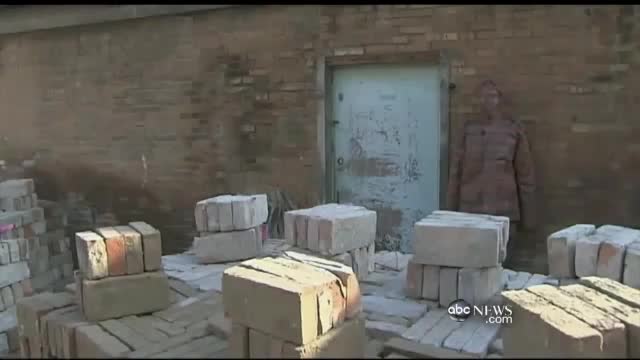 Страхотен китайски художник се прави невидим 