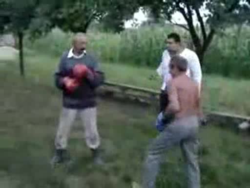 Много Пияни Румънци Се Бият В Стил К1
