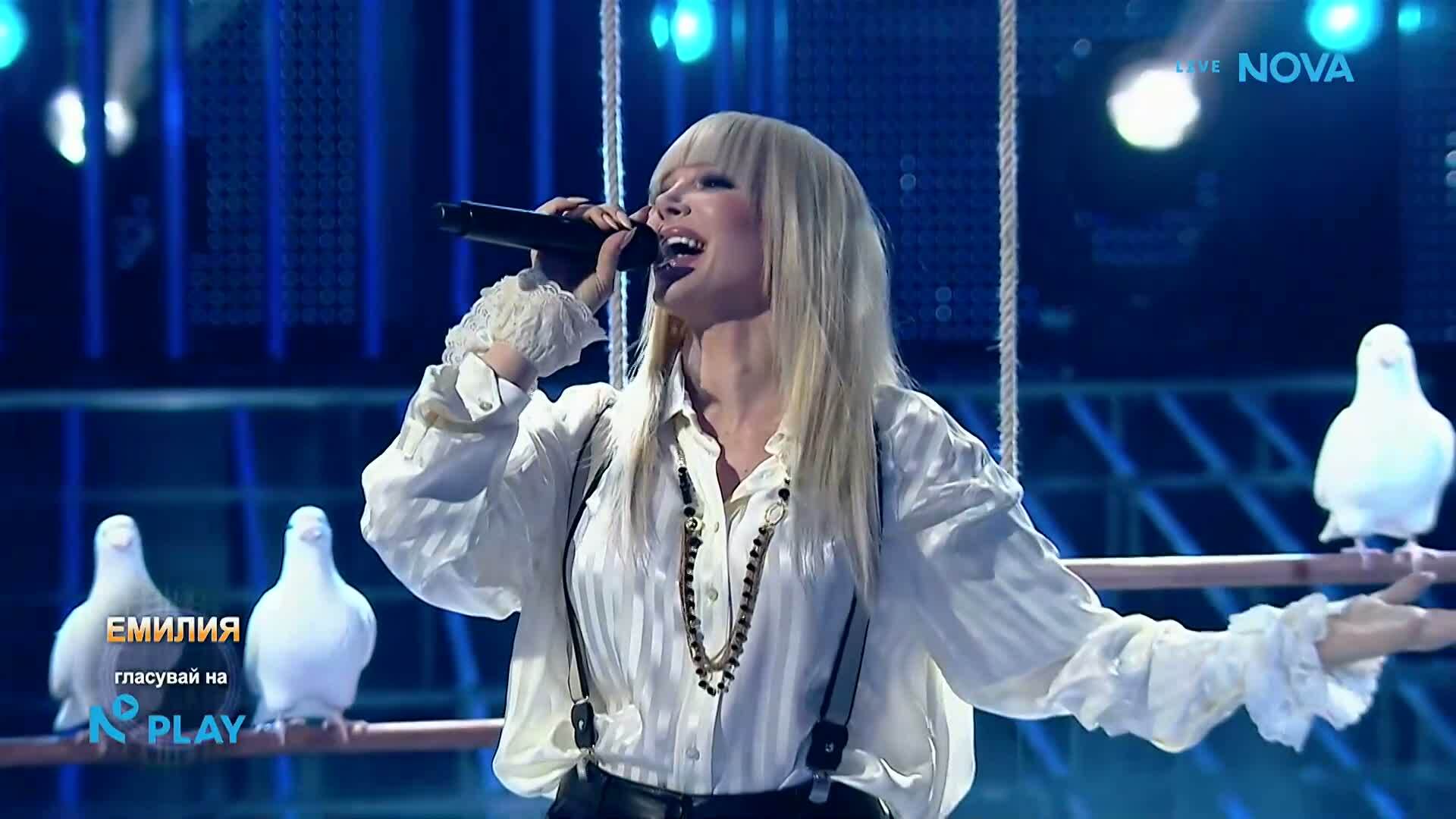 Емилия като Лили Иванова - „За тебе бях” | Като две капки вода