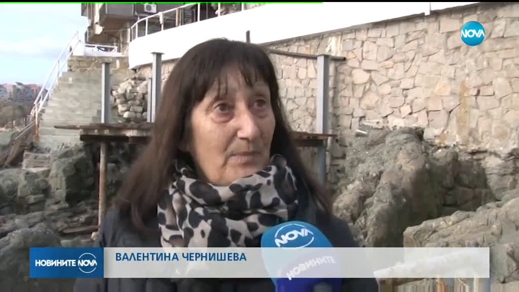 Собственици на ресторант в Созопол строят незаконна постройка върху скалите