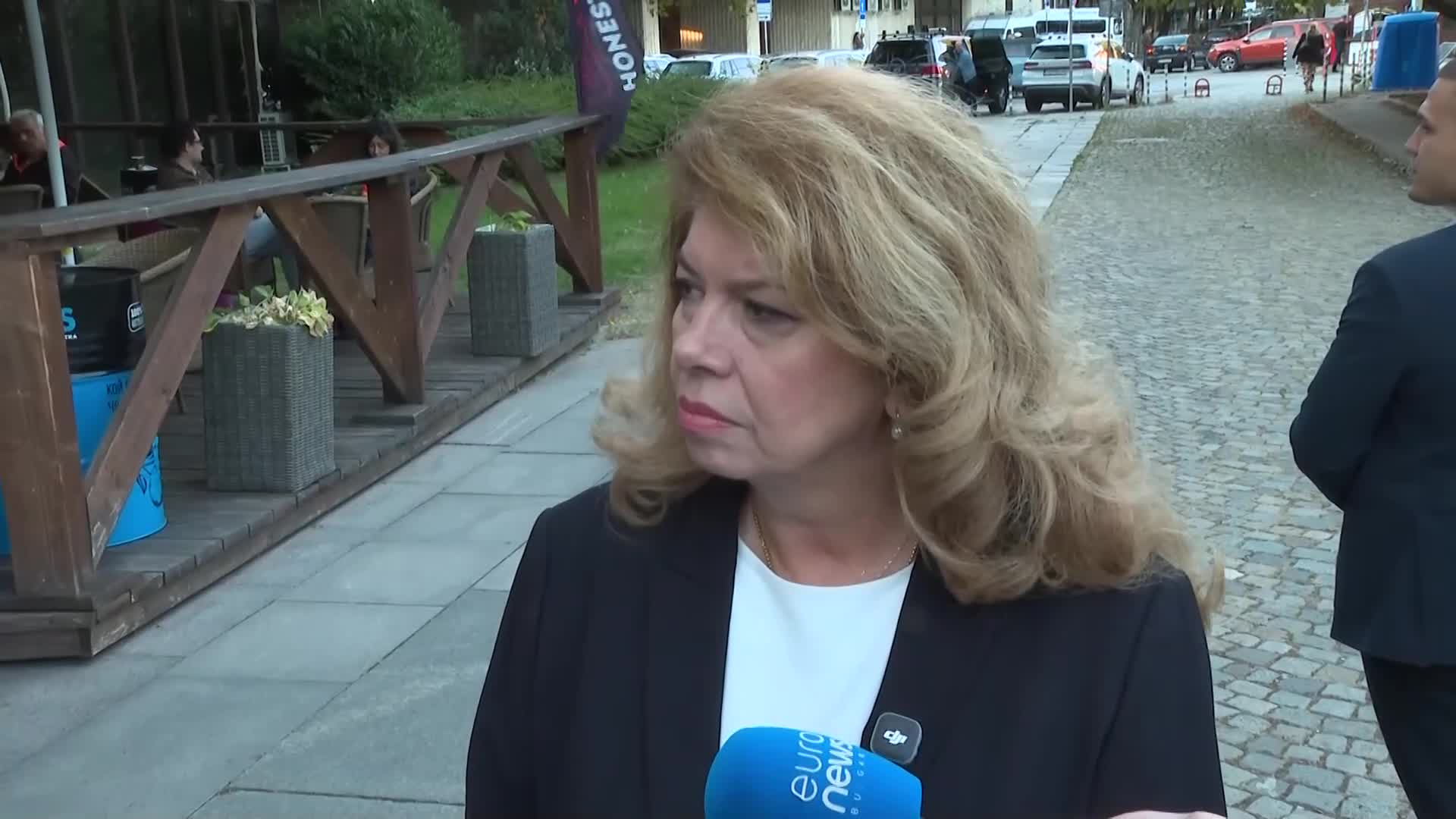 Илияна Йотова: Ще подпиша указа за освобождаването на посланика ни в ОАЕ