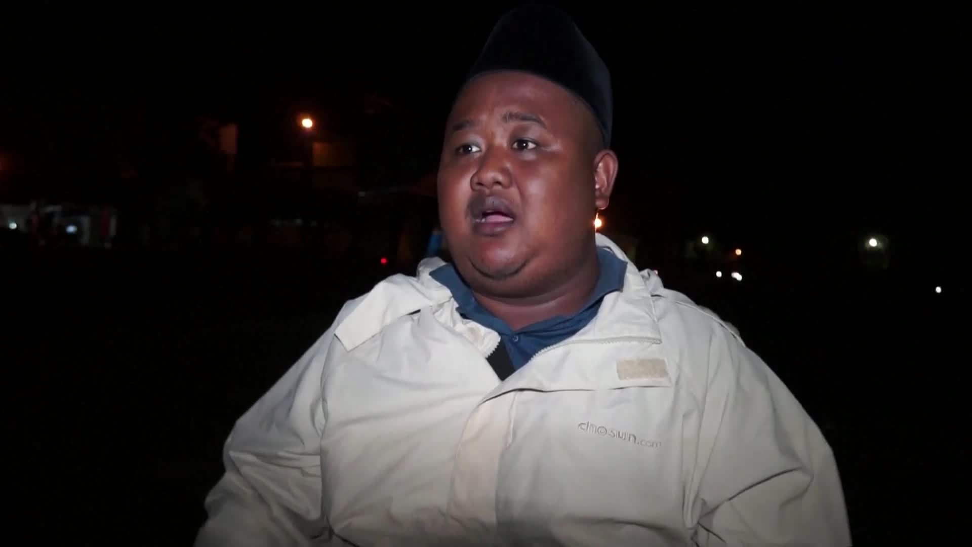 Разследват елитни полицаи за трагедията на мач в Индонезия (ВИДЕО)