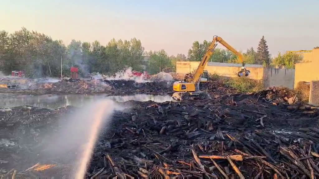 Пожарът в "Свилоза" е овладян