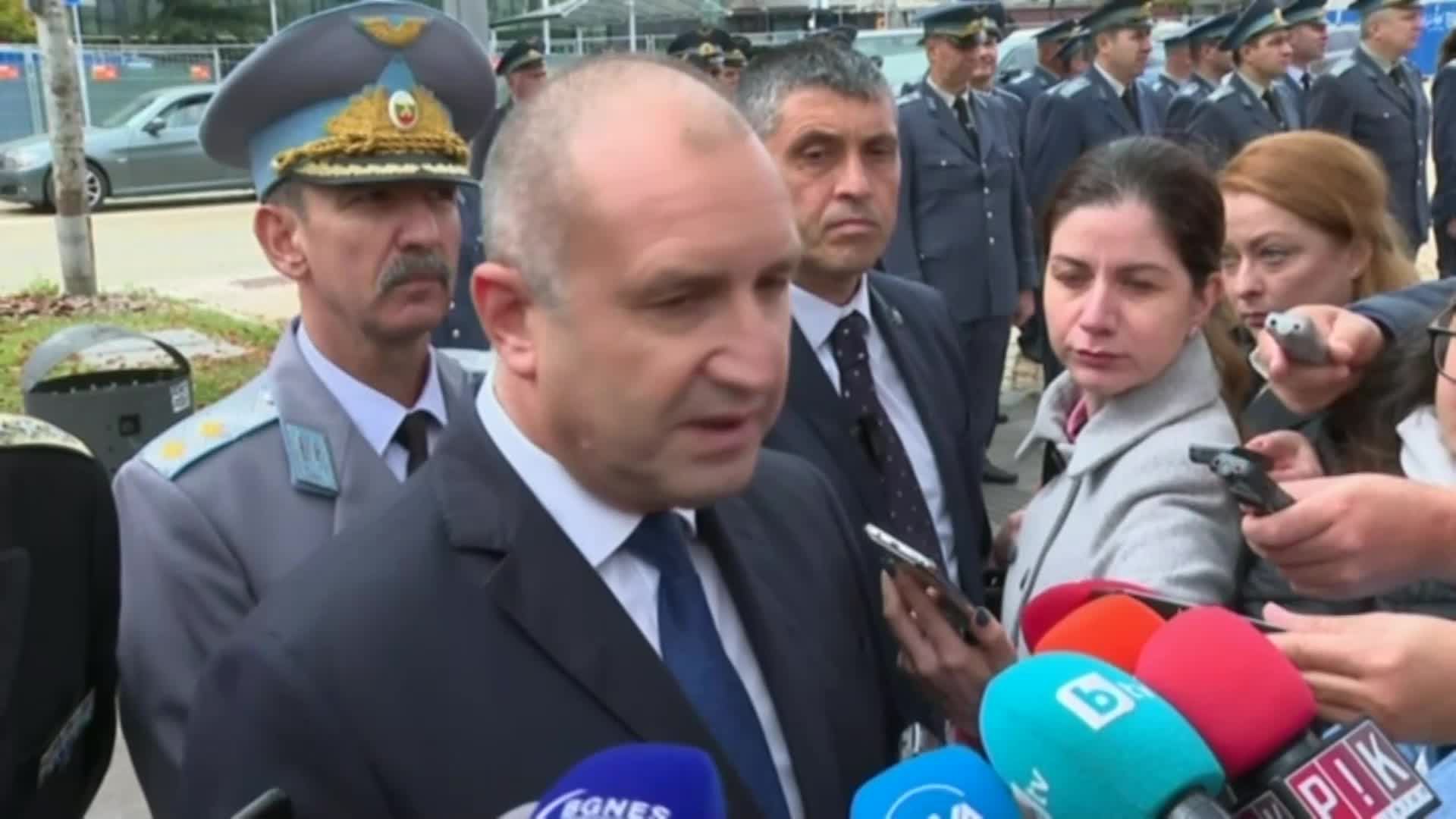 Радев: Партиите се надпреварват коя по-бързо ще загърби истинските проблеми