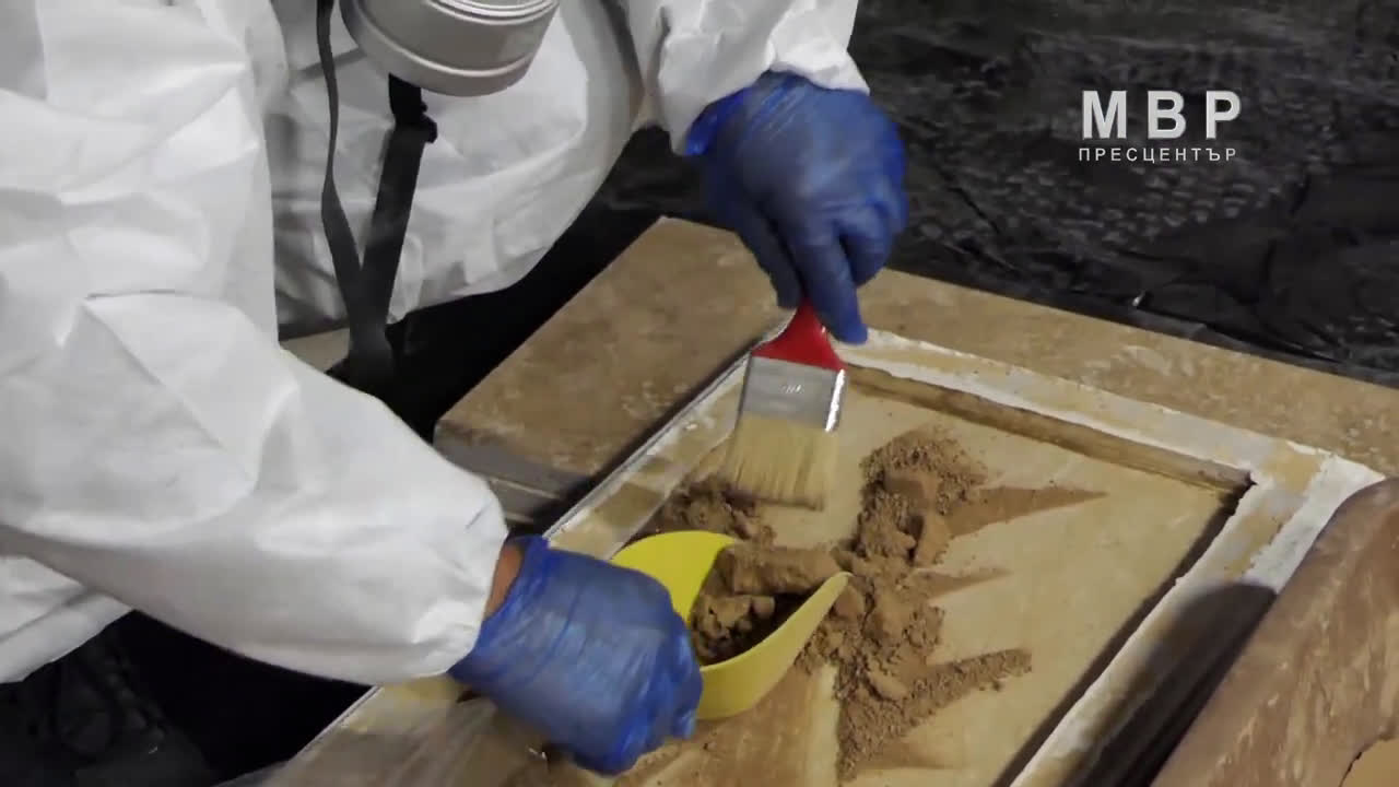 Откриха близо половин тон хероин в мраморни плочи