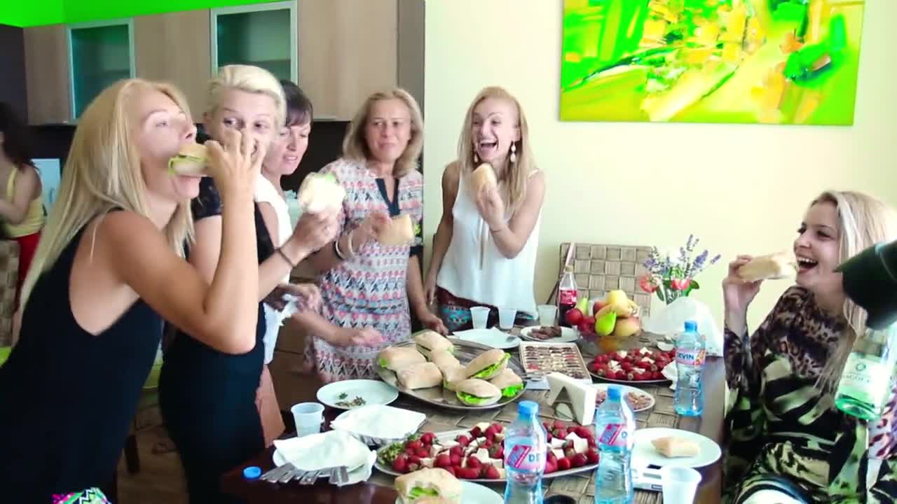 Весели блондинки в ролята на Шаферки. Видеозаснемане Красимир Ламбов