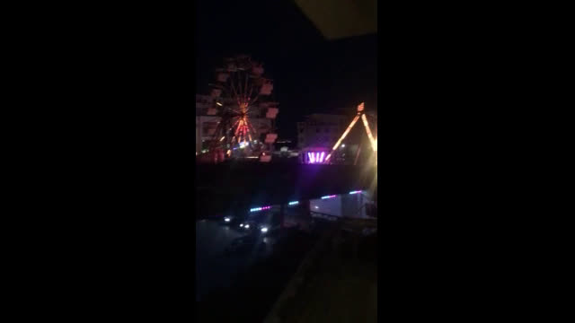 Лунапарк под прозорците