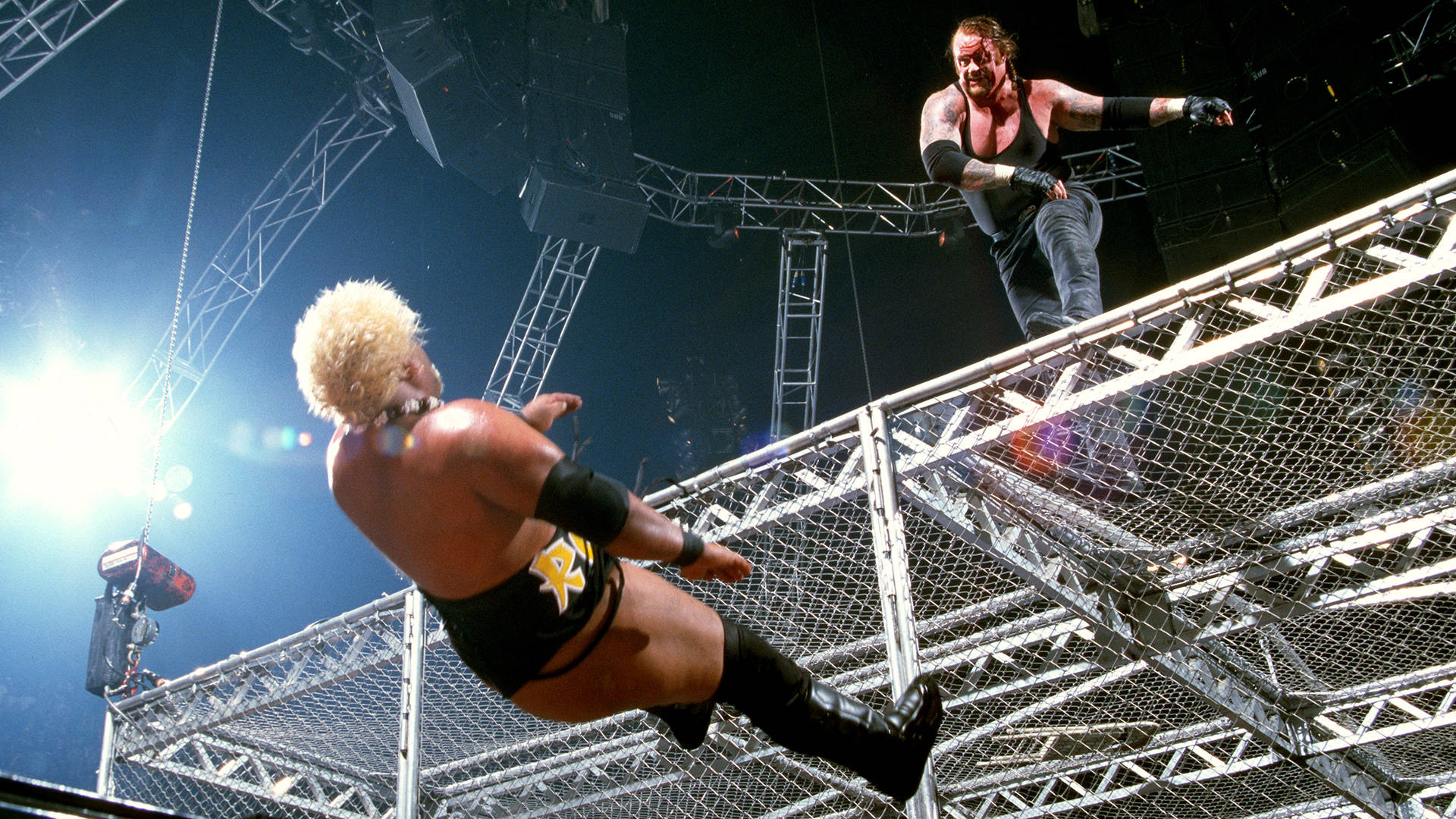 7 суперзвезди от WWE, които паднаха от клетката за елиминация