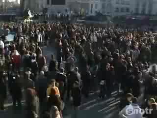 Хора замръзват за 5 минути в Лондон