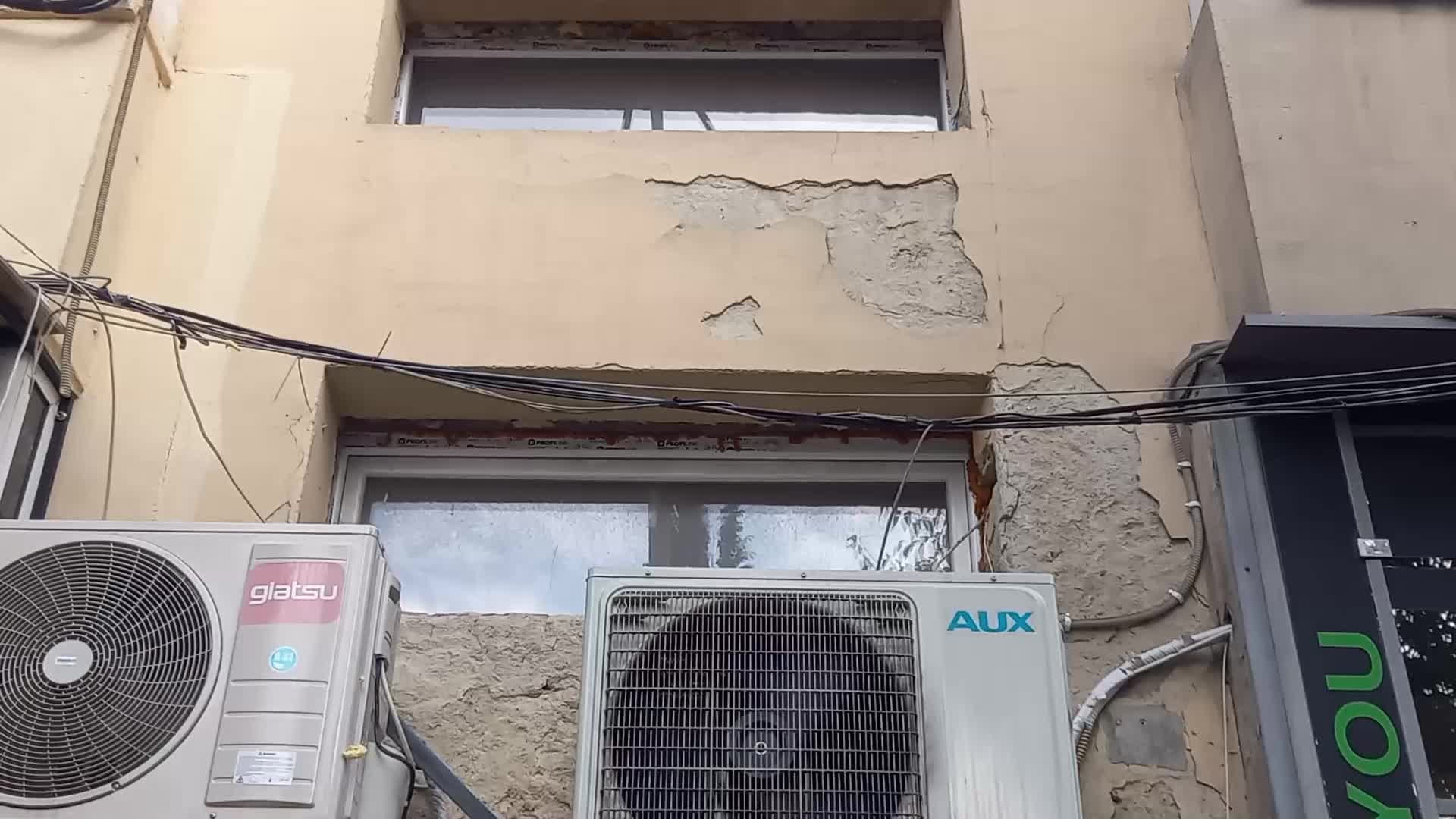 Рушаща се сграда във Варна