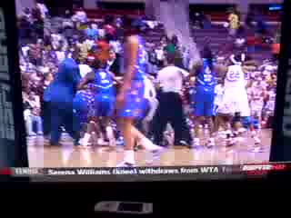 Як Женски Бой За Първи Път В Женския Баскетбол WNBA