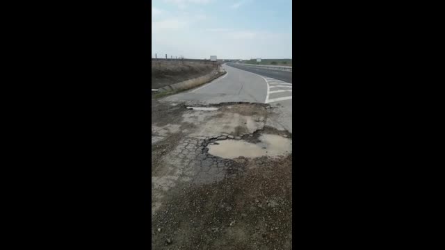 Дупки в участък на автомагистрала "Тракия"