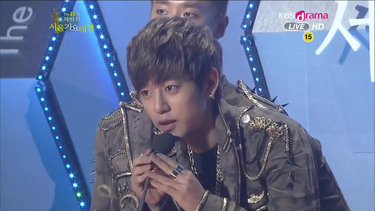 B. A. P Wins " Rookie Of The Year " - Seoul Music Awards (31.01.13) - Vbox7