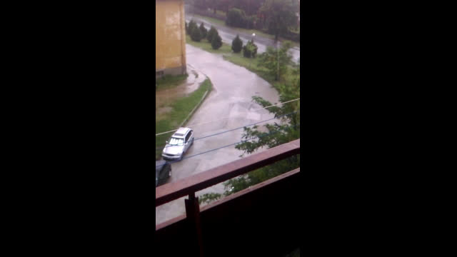 При всеки по-сериозен дъжд улицата изглежда по този начин