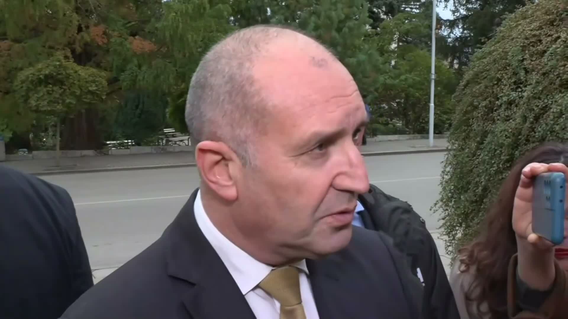 Радев не определя съобщението с подкрепа за Йотова на пресслужбата на МС като грешка