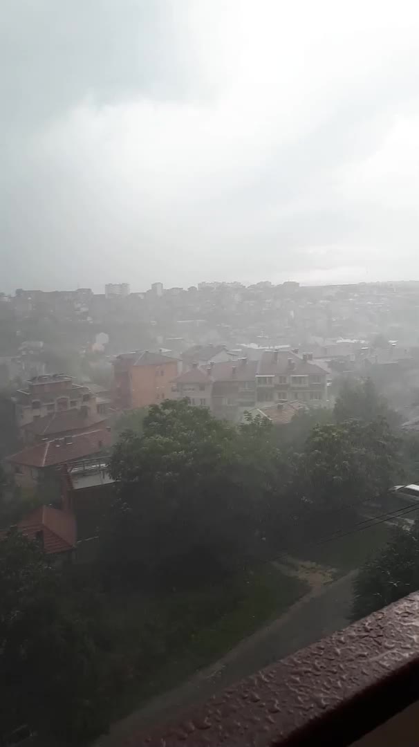 Проливен дъжд в Хасково