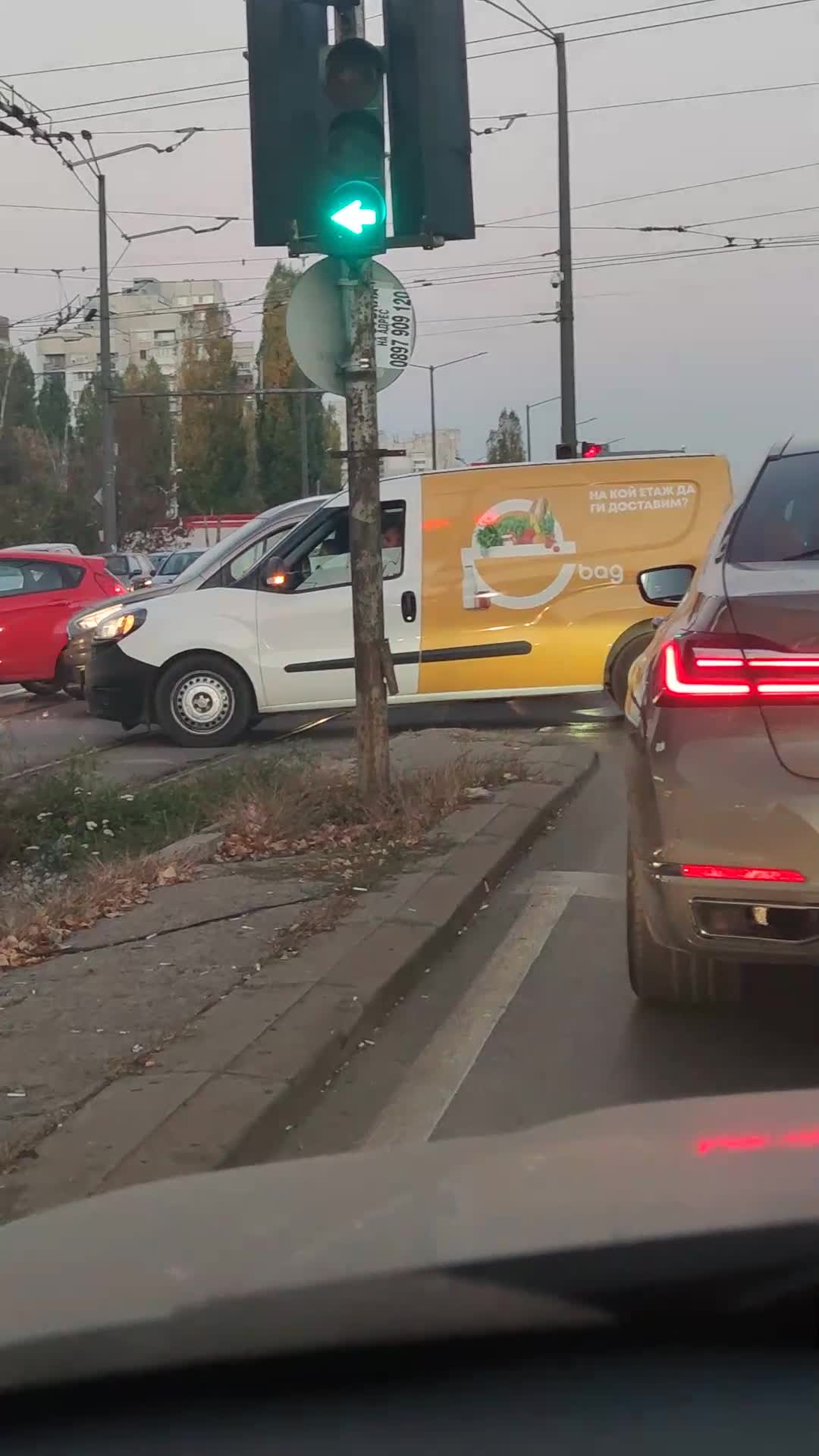 От месеци: Липса на контрол на кръстовище в „Люлин”