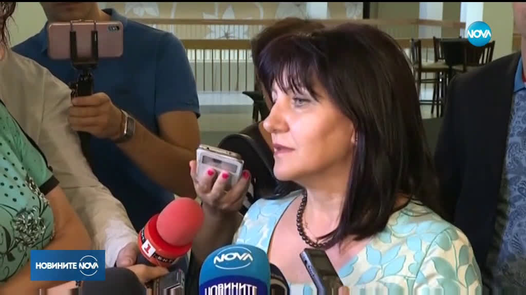 Цвета Караянчева с остра критика към Радев