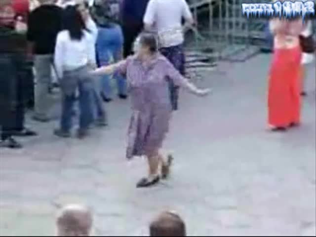 Баба Избухва Яко На Техно 2