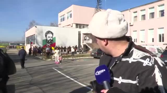 Кукери гониха злото на площада в Гниляне