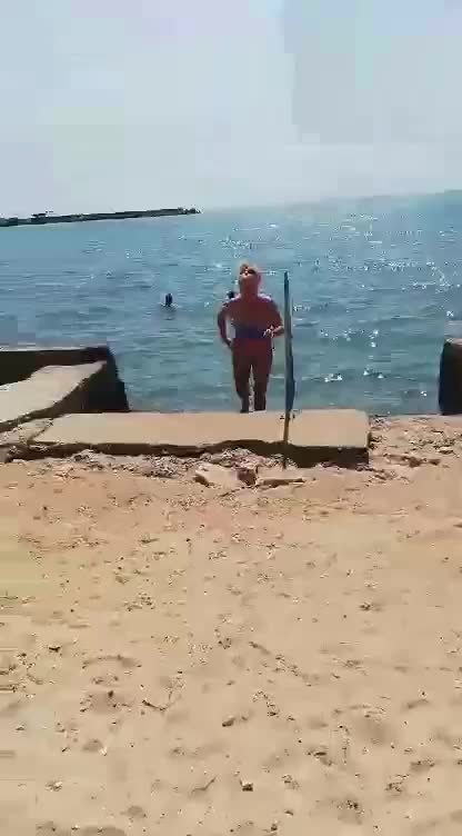 Апсурди на плажа в Каварна