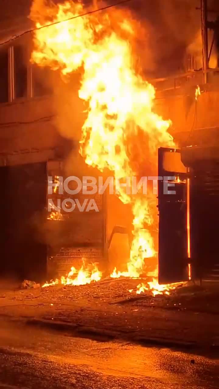 Кола и два скутера изгоряха при пожар в гаража в Плевен