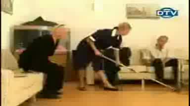 Голи И Смешни - Секси Чистачка