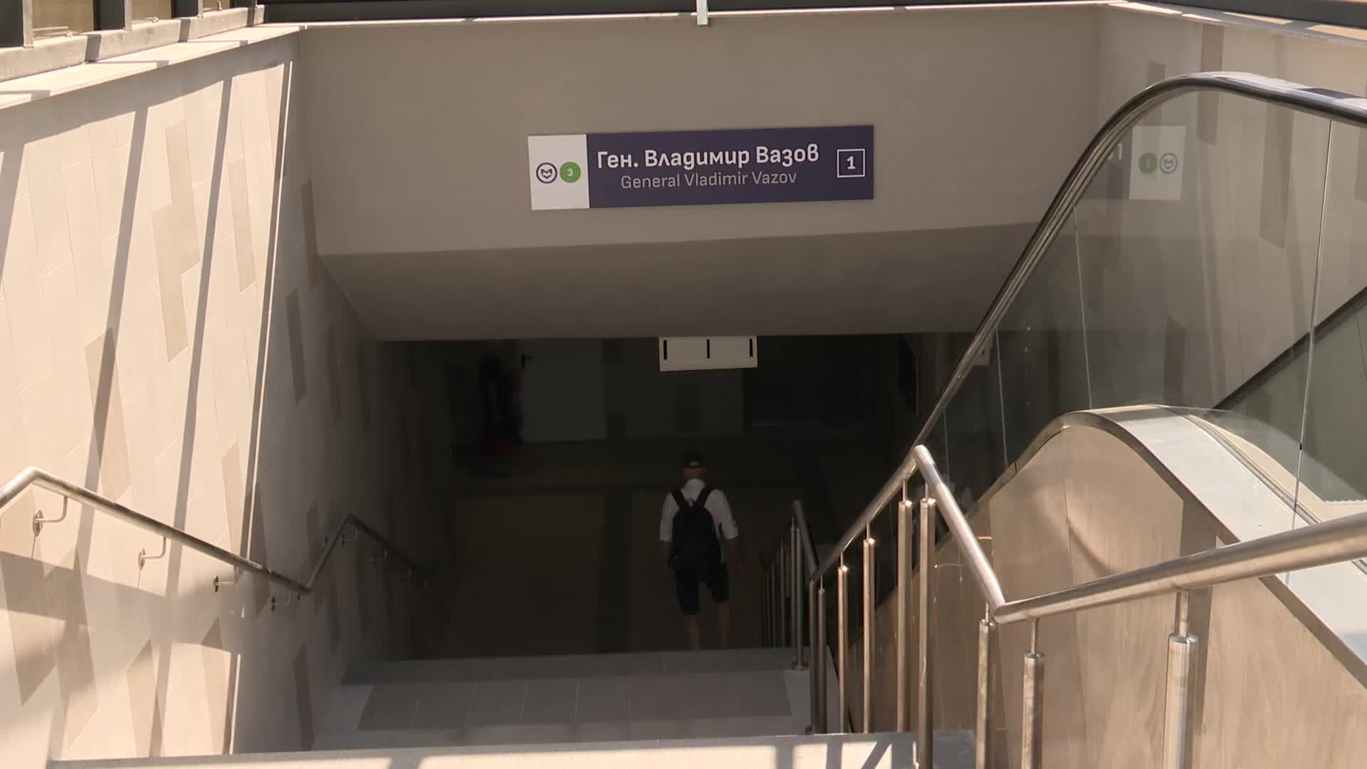 Счупиха стъклата на откритата преди дни метростанция „Ген. Владимир Вазов“