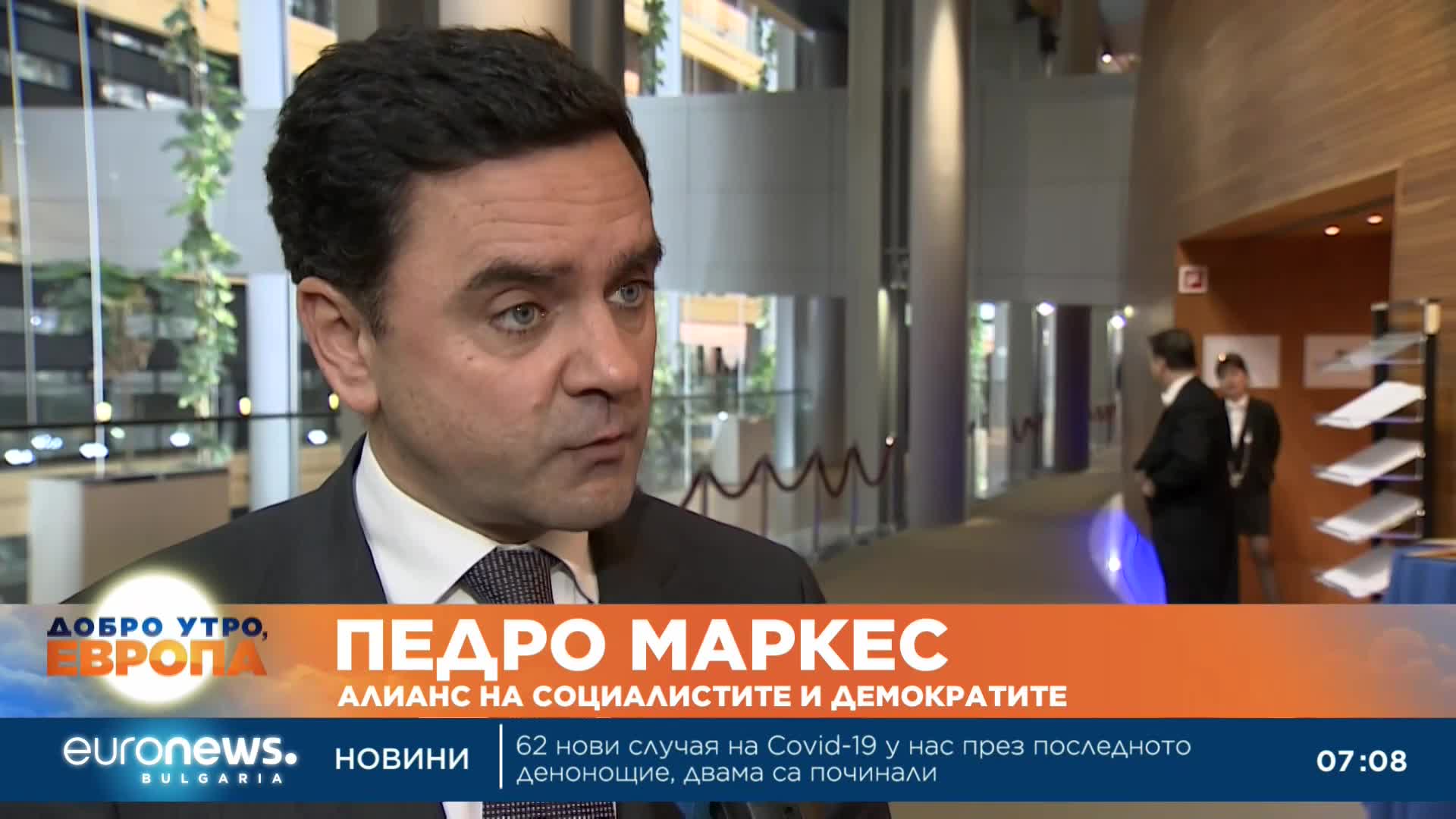 Скандал в Европарламента, след като комисар Оливер Вархей нарече евродепутатите „идиоти“