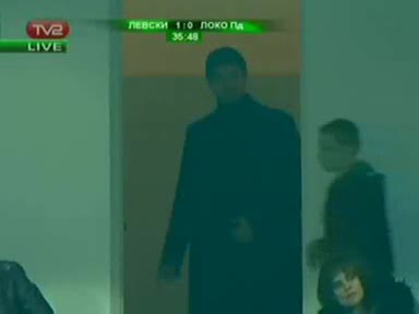 Гонзо пуши цигари в ложата на Герена