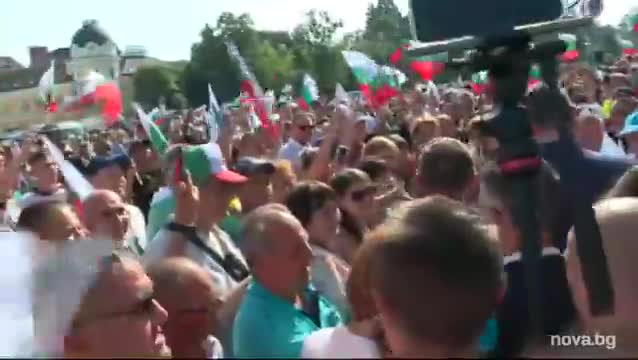 Протест на симпатизанти на ДПС срещу кабинета "Петков"
