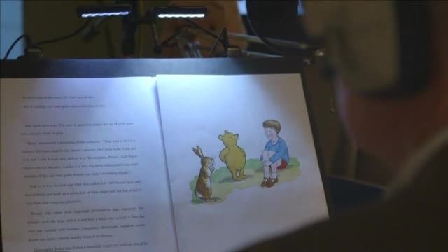 Кралица Елизабет Втора е героиня в нова книга за Мечо Пух