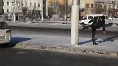 Руски карате майстор на път за вкъщи след честването на Година