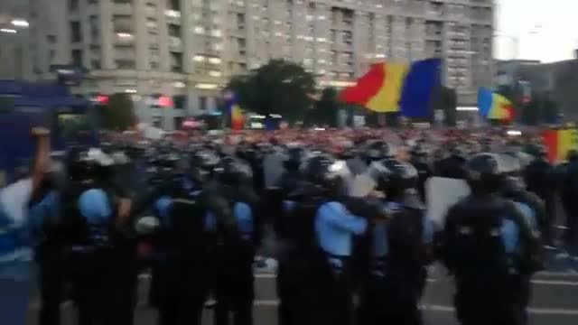 Десетки хиляди на протест в Румъния