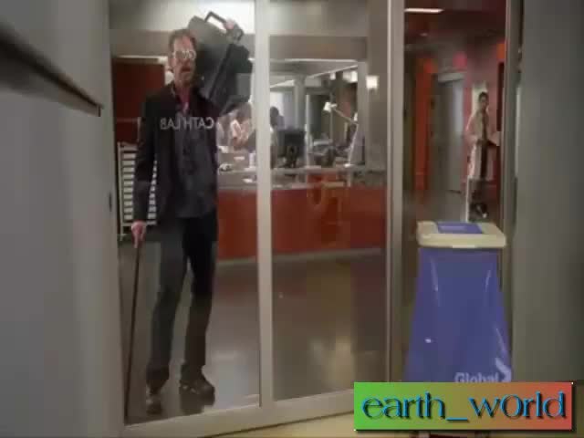 Д-р Хаус денси здраво - Луд Смях !!