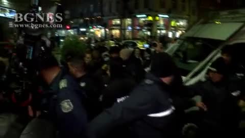 Напрежението ескалира по време на протест в София срещу насилието над жени