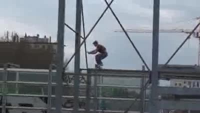 Доста смел пич 