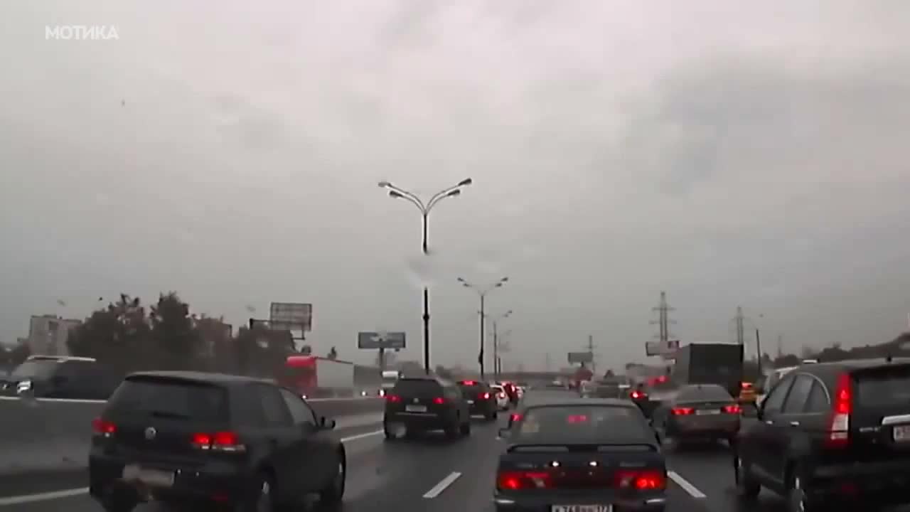 Най-бързата кражба от автомобил с мотор...